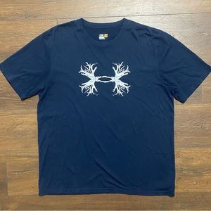 Navy blue men’s 2XL Under Armour crew neck shirt